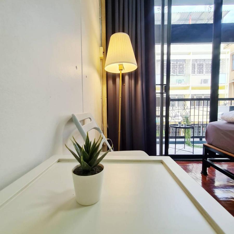 Meemaw'S House Hostel Бангкок Экстерьер фото