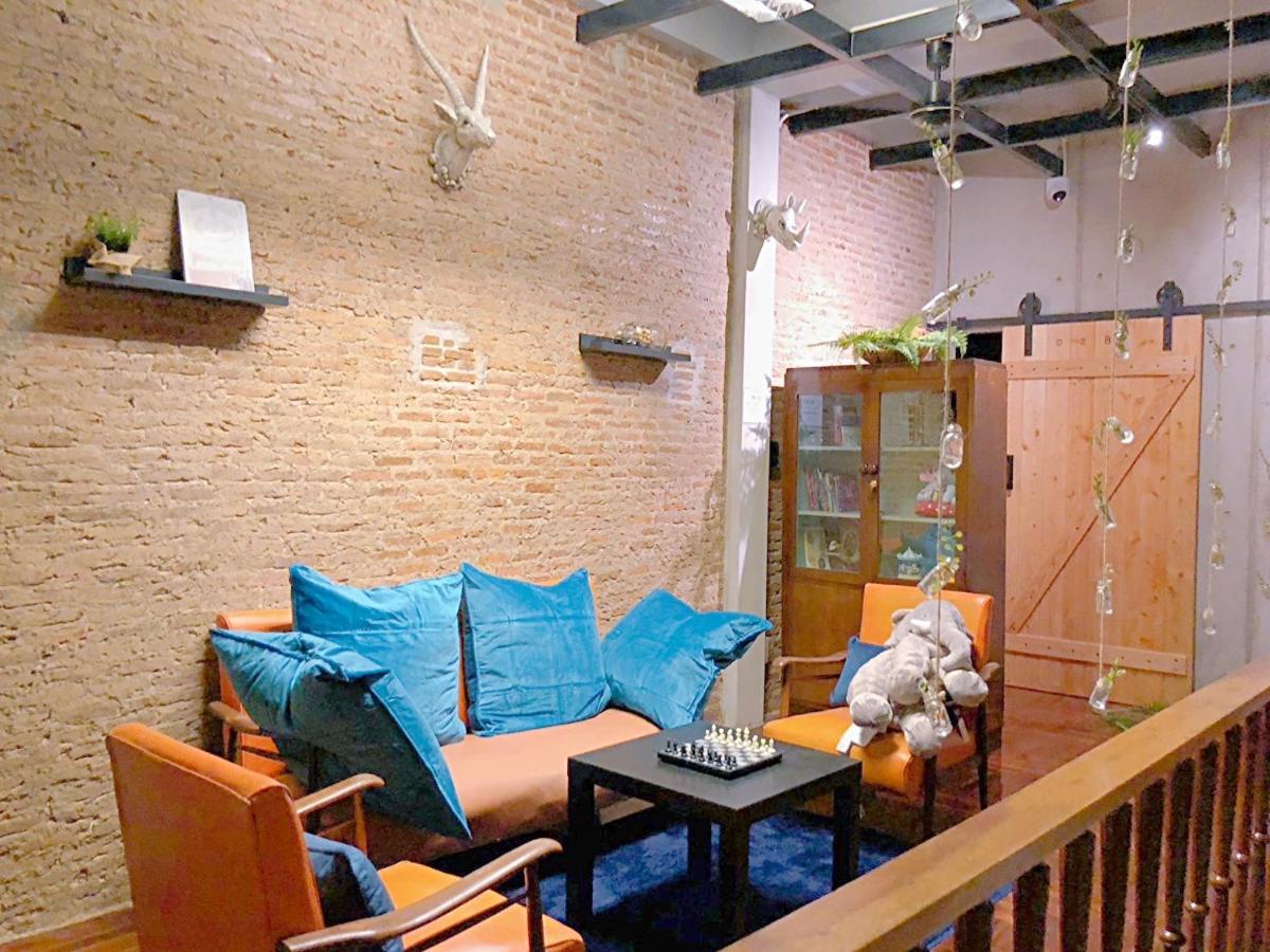 Meemaw'S House Hostel Бангкок Экстерьер фото