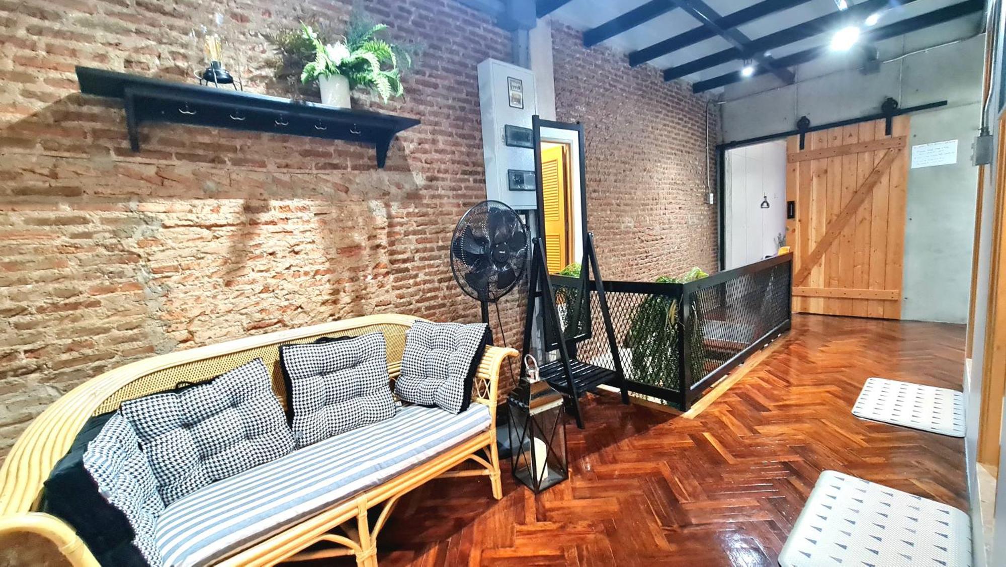 Meemaw'S House Hostel Бангкок Экстерьер фото